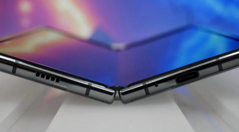 Galaxy Z Fold 2 Appears In A First Spy Picture Confirming The Name Chosen By Samsung Droidhere