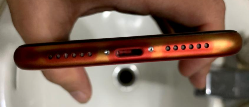 Apple, criticized by fans for a "defect" crept into the design of the